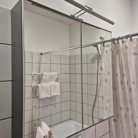 Apartment Modern Comfort - Free Parking, Self Check-in, Lift, Balcony *